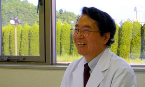 倍たるリソース応用研究所 所長 岡本博士
